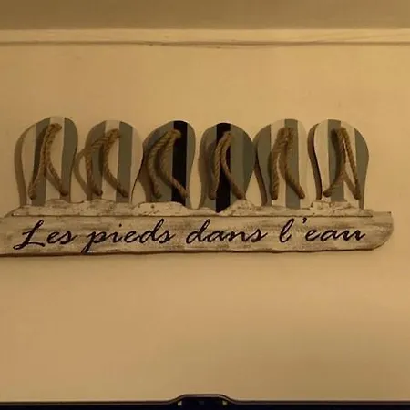 Les Pieds Dans L Eau *