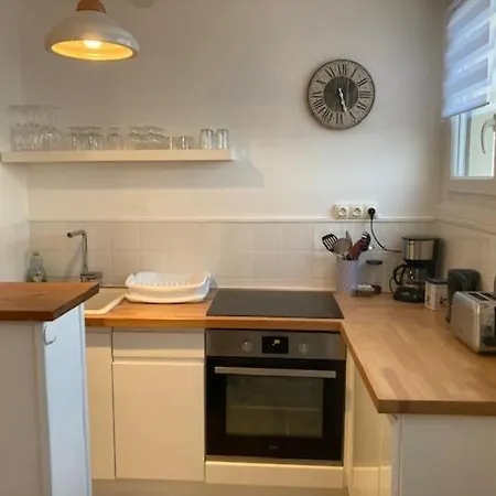 Les Pieds Dans L Eau *