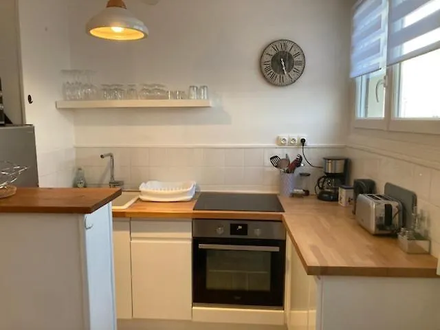 Les Pieds Dans L Eau *